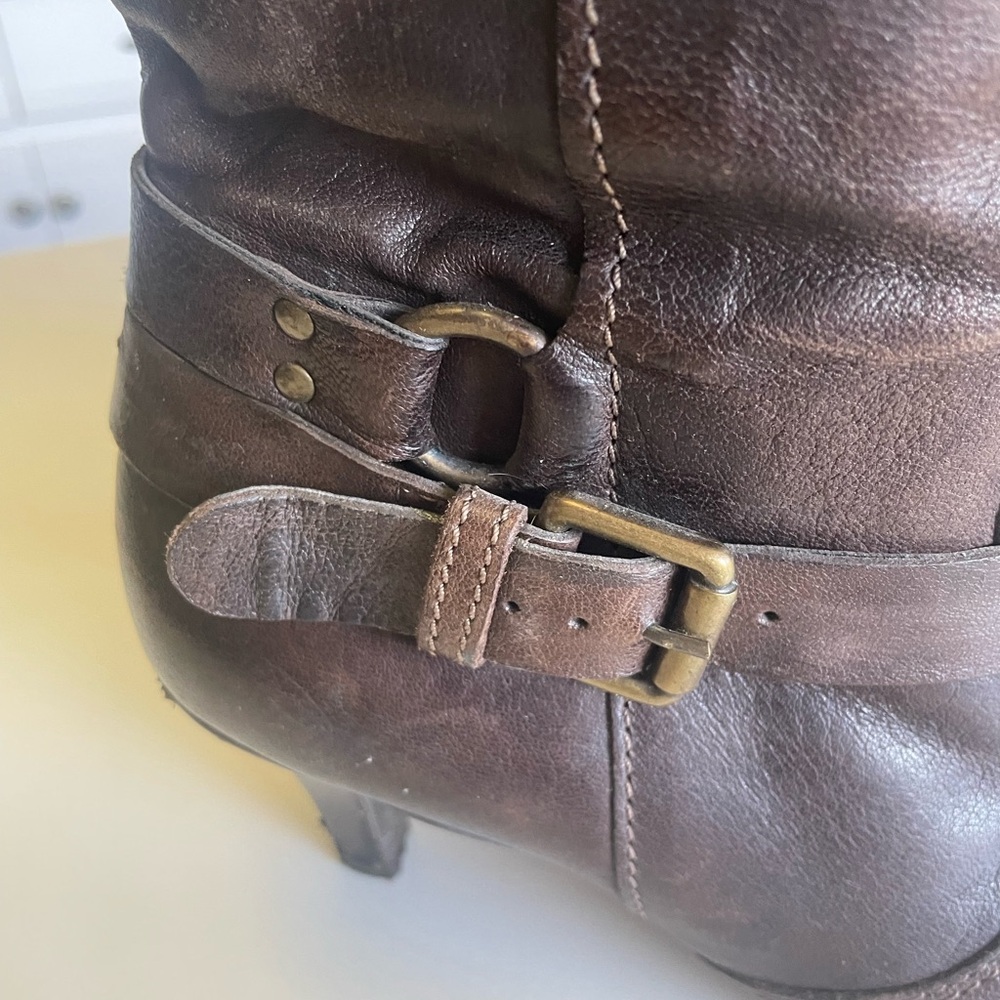 MJUS Women’s Leather Buckle Zip Up Ankle Boots.  Size 39, (approx size US 7). - Picture 3 of 13